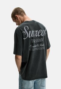 Bershka - SHORT SLEEVE - PRINT  - Majica kratkih rukava s printom - black Minijatura 1