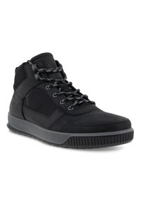 Sneakers nere alte caratterizzate da una combinazione di suede testurizzato e materiali in rete, con lacci a motivo bianco e nero e suola in gomma.
