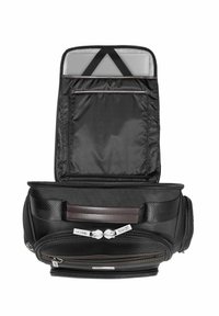 Czarna torba nylonowa z przestronnym wnętrzem, z kieszenią na zamek i brązowymi skórzanymi akcentami; trwała konstrukcja i gładka textura.