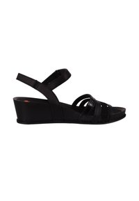 Sandalias de cuña negras con parte superior de cuero suave, múltiples tiras horizontales y una correa ajustable en el tobillo para un ajuste seguro.