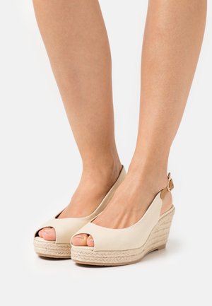 Sandály na platformě - beige