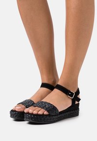 Unisa Sandali con plateau - black