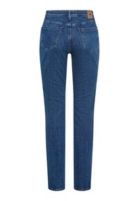 Jeans in denim blu scuro con una forma affusolata, dotati di vita media, due tasche posteriori e una piccola etichetta in pelle sul cinturino.