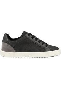 Sneaker nera realizzata in pelle e camoscio, con una finitura testurizzata, suola in gomma bianca e lacci neri. Il design include sottili accenti grigi.