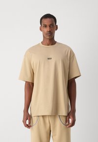 HUGO NALONO - Apdrukāts T-krekls - medium beige