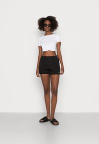 Tommy Jeans ESSENTIAL  - Shorts - black