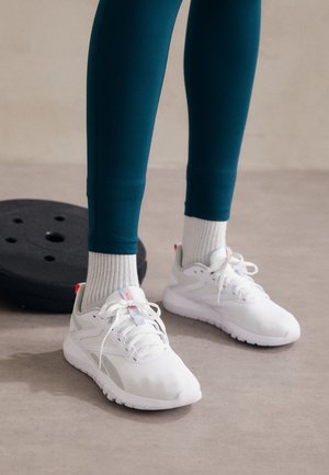 FLEXAGON ENERGY TR 4 - Träningsskor - footwear white/pugry/palblue