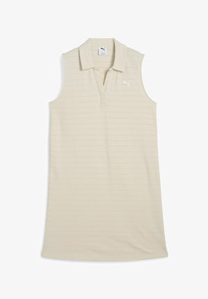 Robe polo sans manches beige avec un motif rayé texturé, dotée d'un col classique et d'un petit logo blanc sur la poitrine.