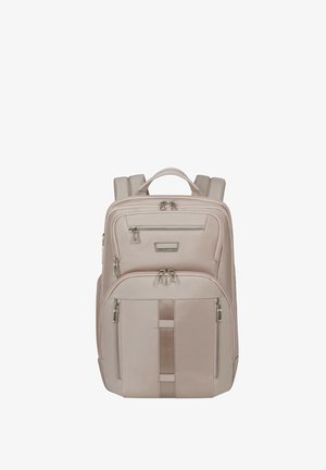Beige Stoff-Rucksack mit mehreren Reißverschlussfächern, gepolsterten Schultergurten und einem oberen Griff. Verfügt über eine subtile strukturierte Oberfläche.