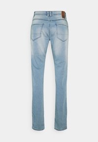 Lichtblauwe jeans met een vervaagde wassing, recht gesneden ontwerp, twee achterzakken en een bruin lederen merkpatch op de tailleband.