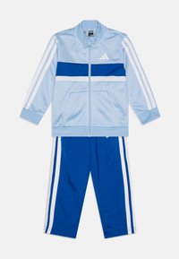 adidas Performance - SEASONAL ESSENTIALS TIBERIO 3 STRIPES TRICOT TRACKSUIT INFANT UNISEX SET - Trainingsanzug - glow blue/white/team royal blue Thumbnail-Bild 1