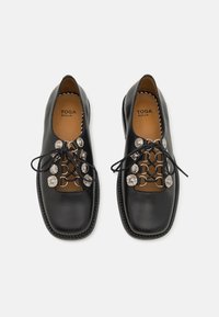 Toga Derbies - black