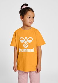 Hummel TRES  S/S - T-shirt print - butterscotch