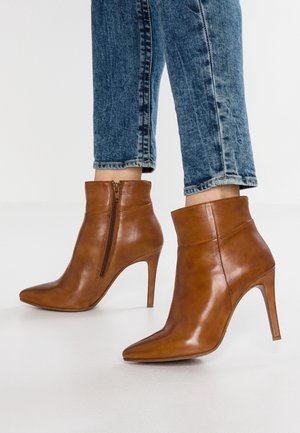 High Heel Stiefelette - cognac