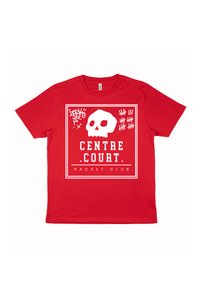Rød bomulds t-shirt med hvid grafisk design, der viser et skull og teksten "CENTRE COURT RACKET CLUB" inden i en rektangulær ramme.