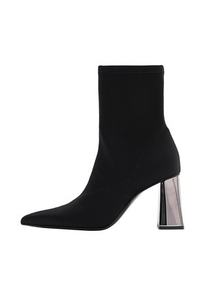 Kotníková obuv na vysokém podpatku - black