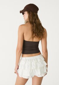 Stradivarius EMBROIDERED - Shorts - white