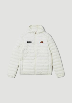 Biała kurtka puchowa z kapturem, pikowana faktura, zamek błyskawiczny z przodu, oraz haftowane logo w kolorze czerwonym, żółtym i czarnym na piersi.