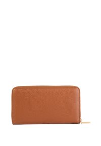 Portafoglio in pelle marrone con texture a pois, forma rettangolare, chiusura a zip e un accento dorato sul tirante della zip.
