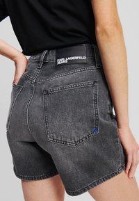 Karl Lagerfeld Jeans Džinsa auduma šorti - washed grey denim