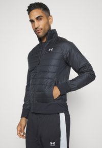 Under Armour LAUNCH INSULATED - Running jacket - black