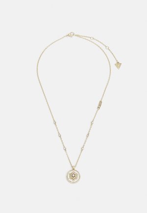 Collier délicat en chaîne d'or avec de petites pierres claires et un pendentif rond présentant un ensemble de cristaux dans un design circulaire.