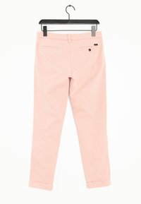 Pantalons slim-fit roses avec une taille visible, deux poches arrière et un détail de revers. Fabriqués en tissu en coton lisse.