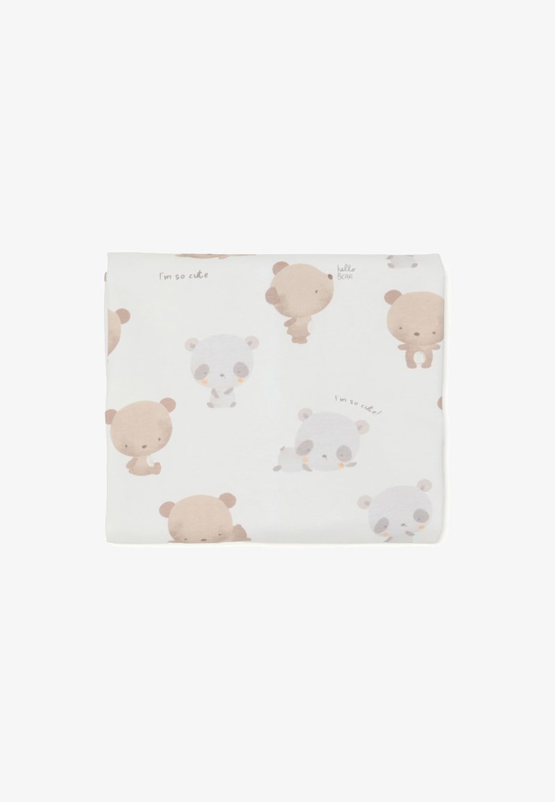 Manta de algodón con un fondo blanco y ositos de peluche en marrón claro y gris; incluye textos divertidos y diferentes poses.