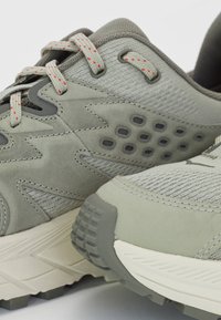 HOKA ANACAPA BREEZE LOW - Turistické topánky - barley/oat milk