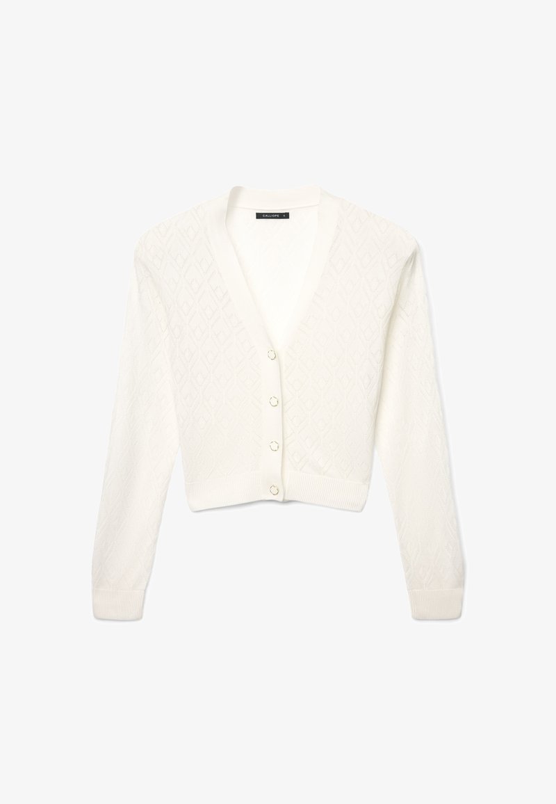 Weißes, kurzes Strickjacke mit strukturiertem Rautenmuster, V-Ausschnitt und fünf runden Knöpfen auf der Vorderseite sowie gerippten Bündchen.