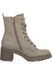 Botte cheville grise avec une finition texturée, fermeture éclair sur le côté, design à lacets et semelle à talon épais avec des rainures et des bandes horizontales.