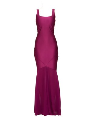 Robe de soirée magenta ajustée sans manches avec encolure carrée et tissu transparent fluide s'évasant de mi-cuisse à l'ourlet au sol.