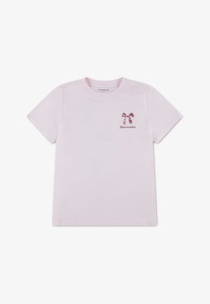 Hellrosa kurzärmeliges Kinder-T-Shirt mit einer kleinen dunkelrosa Schleife und dem Schriftzug „Abercrombie“ auf der linken Brust.