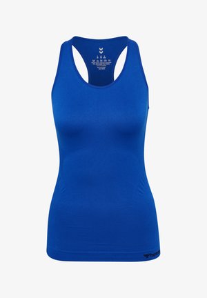 Niebieski bezszwowy sportowy top na ramiączkach typu racerback, wykonany z tkaniny odprowadzającej wilgoć, z małym logo marki na dolnym, lewym brzegu.