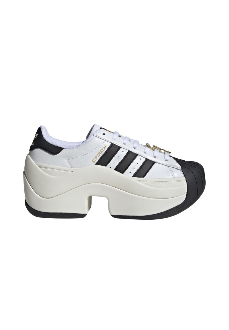 hotel kalinga adidas superstar w 2021
