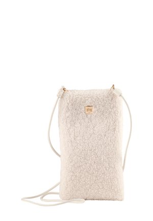 Biała torba na ramię z kremowej owczej wełny o teksturowanej powierzchni, regulowanym pasku i złotym wykończeniu, z małym logo na przedzie.