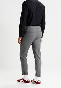 KIOMI Tygbyxor - mottled grey