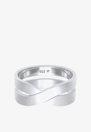 Silberner Ring mit gedrehtem Design, gefertigt aus 925 Sterling-Silber. Glatte Textur mit glänzendem Finish, unauffällige Details innen.