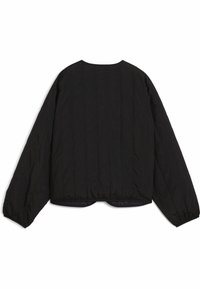 Schwarze gepolsterte Jacke mit einem taillierten Design, weiten Ärmeln und vertikalen Nähten. Glatte Textur, runder Halsausschnitt und elastischer Saum.