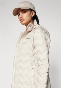 Columbia DELTA RIDGE™ LONG JACKET - Abrigo de plumas - dark stone