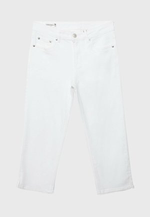 Hvide jeans med lige ben, fem lommer, bæltestropper og knaplukning, lagt fladt på en lys baggrund.