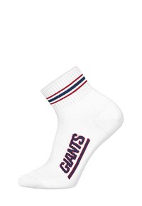 Weiße Knöchelsocken mit geripptem Bund, die blaue und rote horizontale Streifen und das Wort "GIANTS" in fetten roten Buchstaben an der Seite zeigen.