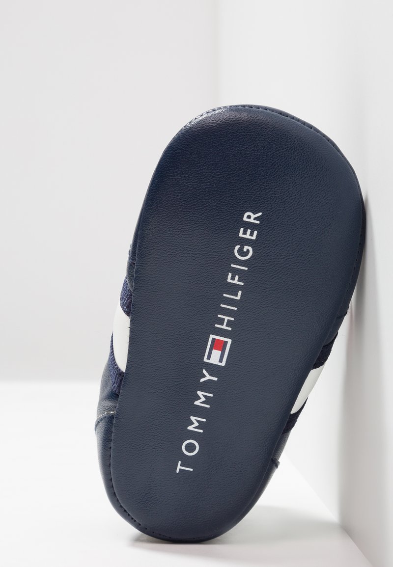 Tommy Hilfiger Chaussons Pour Bebe Blue White Bleu Marine Zalando Fr