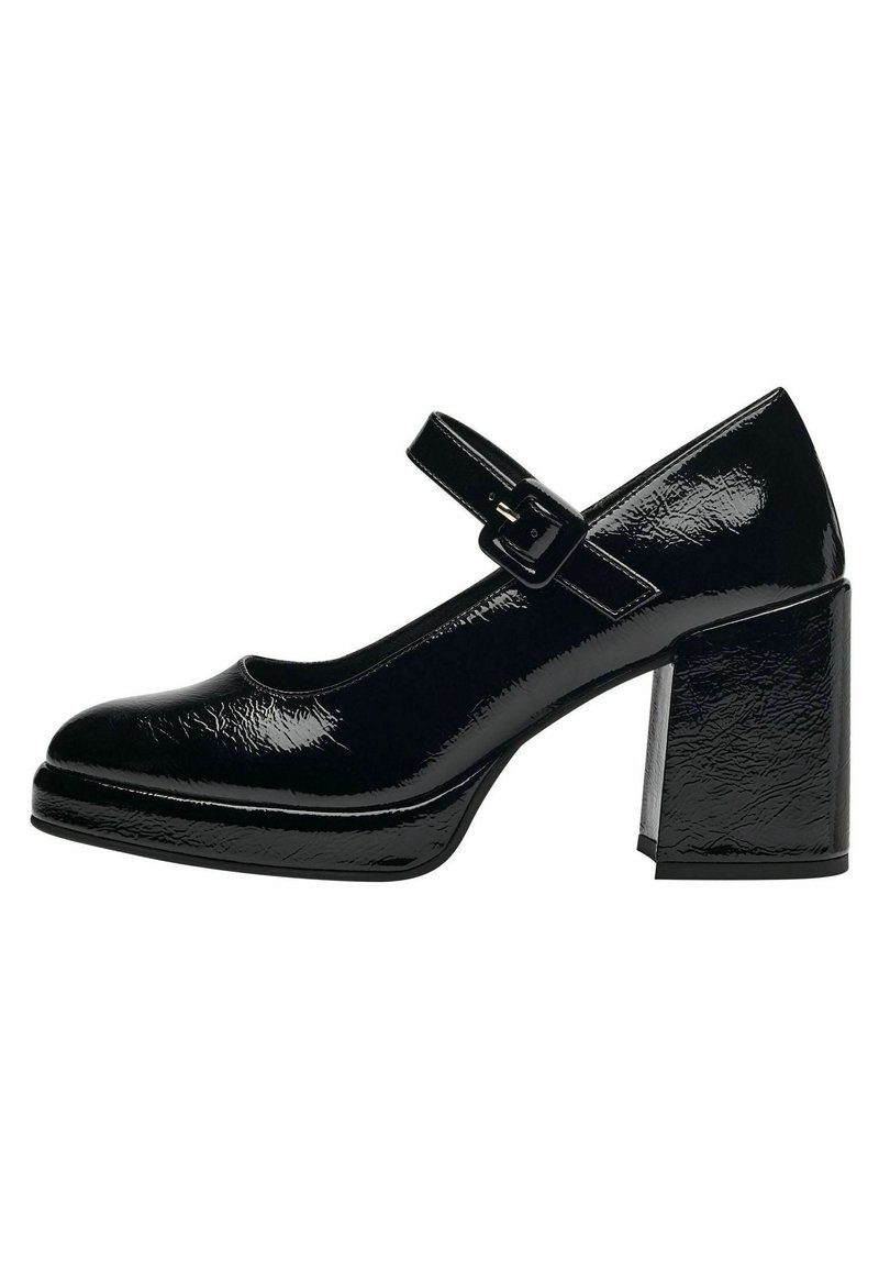 Une chaussure Mary Jane en cuir verni noir avec un bout rond, un talon bloc épais et une sangle à boucle réglable sur le cou-de-pied.