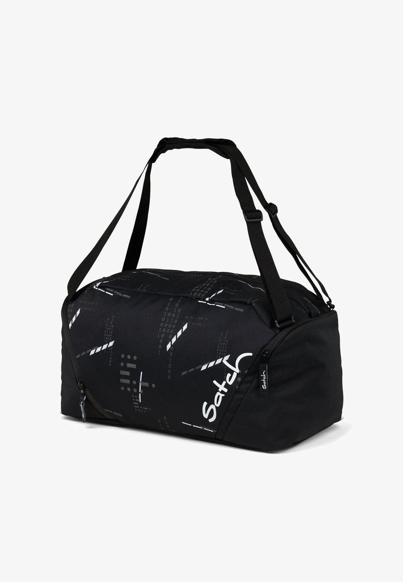 Schwarze Duffel-Tasche mit geometrischen Mustern in Grau, ausgestattet mit doppelten Schulterriemen und einem oberen Reißverschlussverschluss. Hergestellt aus strapazierfähigem Stoff.