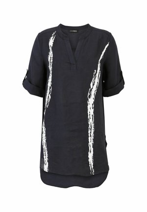 Marineblauwe linnen blouse met witte penseelstrepenprint, V-hals, korte mouwen opgerold en een gebogen zoom.