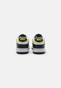 Nike Sportswear NIKE DUNK LOW - Baskets basses - black/yellow/white