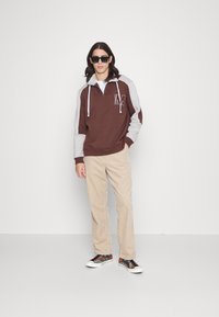 Mennace CONTRAST PANEL HALF ZIP  - Camisola - brown