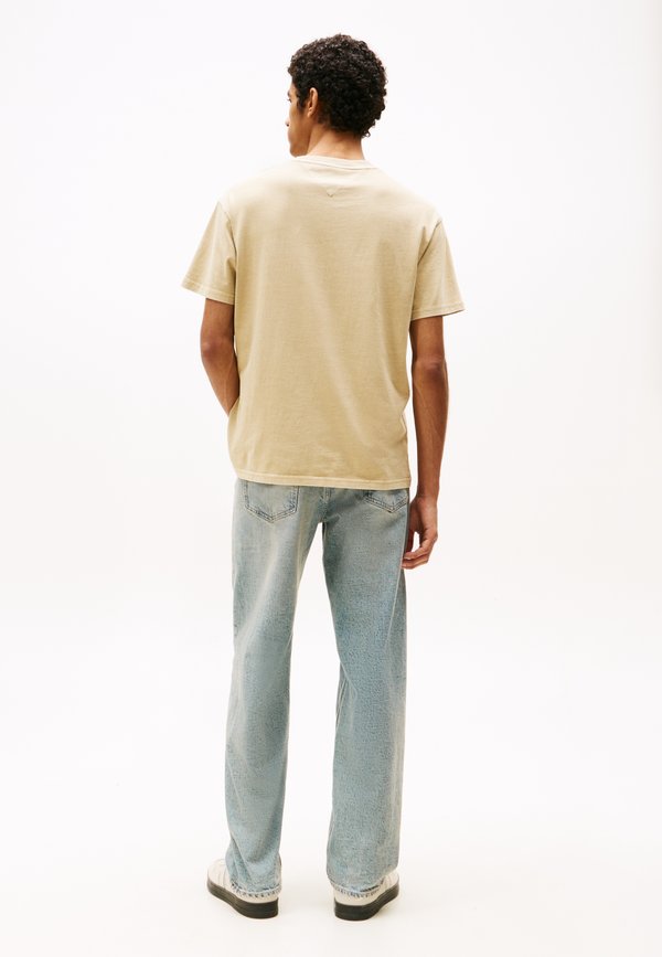 LABEL TEE - Basic T-shirt - relic tan tonal2