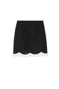 Zwarte rok met een witte scalloped zoom. Gemaakt van een textuurstof, met een aansluitende taille en subtiele plooien aan de bovenkant.